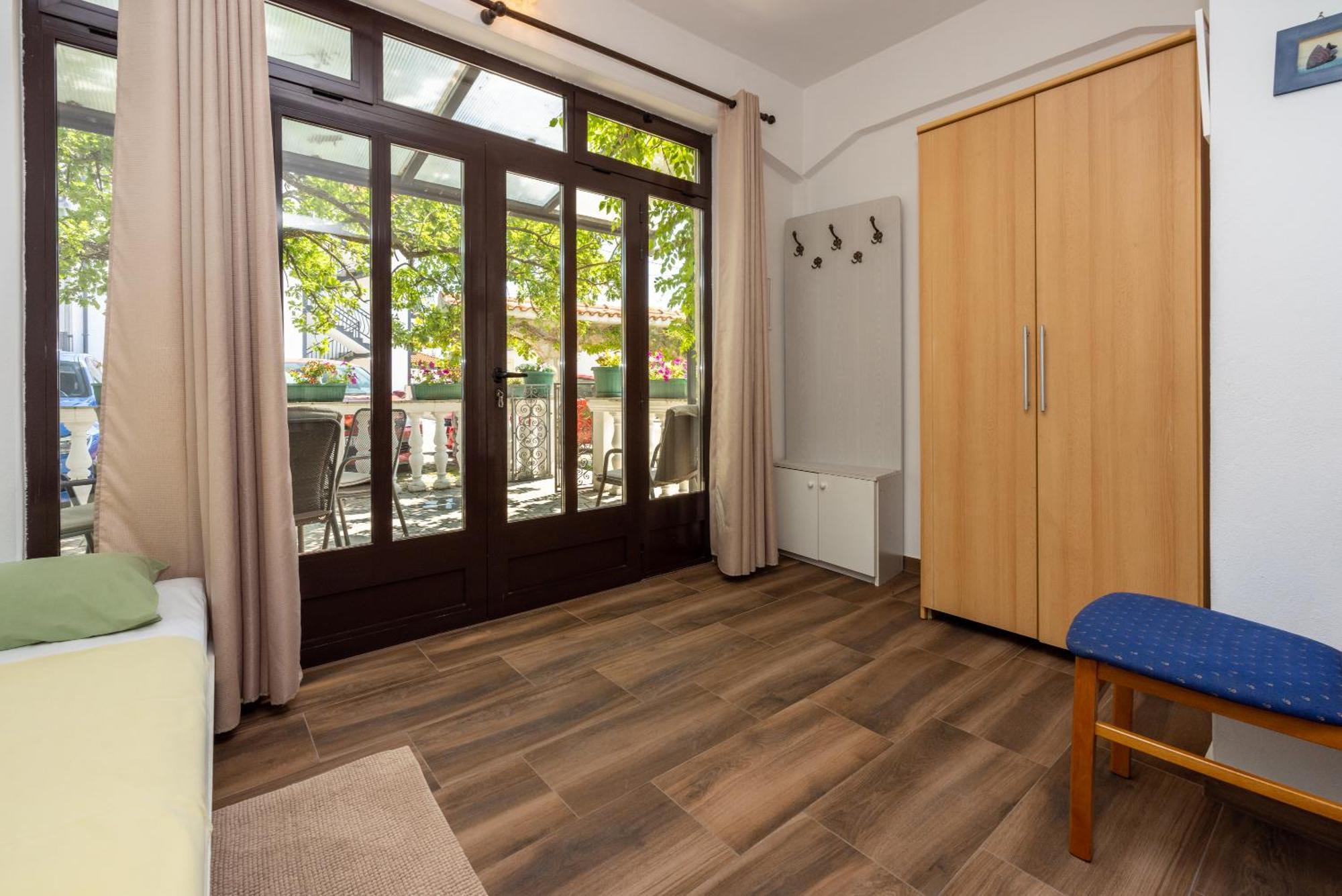 Apartment Dom Jadranovo Eksteriør bilde